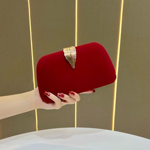Sac à main en velours avec accents en feuille d'or – Le fournisseur propose des prix de gros et des options de logo personnalisé - Product Image 1