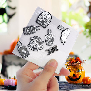 Todes tränke Einweichen Skelett Emaille Pin Dark Skull Ghost Brosche Revers Metall Abzeichen Coole Gothic <span class=keywords><strong>Terror</strong></span> Schmuck Geschenk für Freunde - Product Image 4