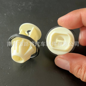 A0009917298 Clips de fixation pour seuil de porte et bas de caisse de voiture, en plastique et caoutchouc blanc beige, résistants à l'eau, pour Mercedes Benz E300 C260 - Product Image 2
