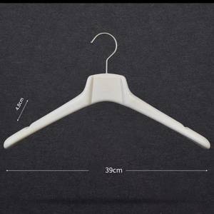 Lavinia Luxury Custom Branded Stilvolle Luxus-Harz-Anzug-Kleiderbügel für Display-Kleiderbügel - Product Image 4