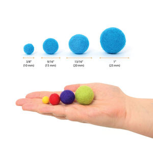 Pon pon in pura lana di colore assortito sfuso 2cm <span class=keywords><strong>5cm</strong></span> 6cm 7cm decorazione artigianale per la casa riutilizzabile palla in feltro di lana 100%