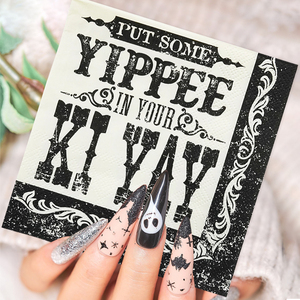 Serviettes de cocktail écologiques 3 plis imprimées noir et blanc style vintage avec citation « Yippee Ki Yay », <span class=keywords><strong>en</strong></span> sac <span class=keywords><strong>en</strong></span> <span class=keywords><strong>papier</strong></span> jetable pour fêtes - Product Image 2