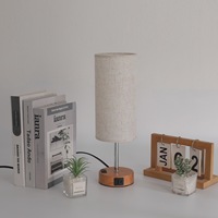 USB C + Port de charge LED Lampe de table avec abat-jour en tissu de lin Corps en fer Prise européenne pour la décoration de chambre/salon