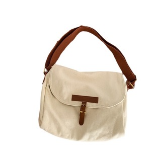 Sac à bandoulière en toile blanc cassé avec boucle magnétique et poche zippée, sac décontracté pour le quotidien et les trajets, collection Printemps 2024 - Product Image 5