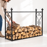 Support de rangement pour bois de chauffage en fer forgé noir orné avec motif en forme de cœur et embouts en forme de diamant