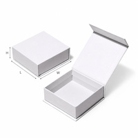 Boîte cadeau rigide en papier kraft magnétique blanc avec couvercle rabattable pour la présentation de cadeaux