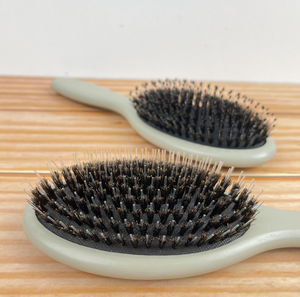 แปรง<span class=keywords><strong>ผม</strong></span><span class=keywords><strong>ทรง</strong></span>วงรี ขนแปรงผสมขนหมู<span class=keywords><strong>ป</strong></span>่าและไนลอน แปรง<span class=keywords><strong>ป</strong></span>้องกันไฟฟ้าสถิตย์ สำหรับจัดแต่งทรง<span class=keywords><strong>ผม</strong></span>ให้เรียบลื่นและนวดหนังศีรษะ - Product Image 6