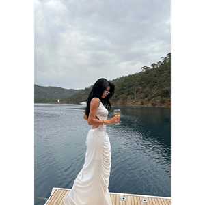 Robe de soirée dos nu Antonella avec accessoires élégants - Product Image 1