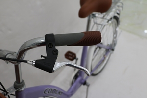 Vélo de ville pour <span class=keywords><strong>femme</strong></span>, 26 pouces, cadre en acier, vitesse unique, couleur violette, style princesse, classique et rétro. - Product Image 2