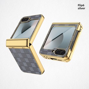 การจัดหาสินค้าข้ามพรมแดน: เคสโทรศัพท์ Samsung Flip6 แบบเคลือบสปริงพร้อมลายตารางหมากรุก - Product Image 5