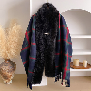 Châle d'hiver de <span class=keywords><strong>luxe</strong></span> pour <span class=keywords><strong>femme</strong></span>, style cape, à carreaux, épais, effet cachemire, avec col en fausse fourrure, idéal pour les fêtes, par un célèbre créateur - Product Image 5