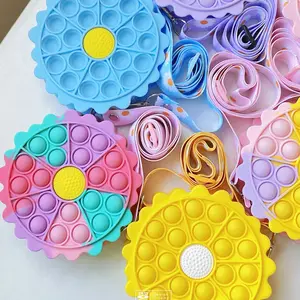 Pupitre de silicona con forma de girasol para niños, pupitre de juguete, bolso cruzado de burbuja, suministros escolares para estudiantes