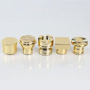 Sang Trọng Hiện Đại Thân Thiện Với Môi Kim Loại Nước Hoa Chai Biểu Tượng Tùy Chỉnh Vàng Kẽm Hợp Kim Zamac Nắp Từ Tính Với Miễn Phí Chai Mũ & Đóng Cửa - Product Image 4