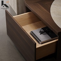 Table basse moderne de luxe léger avec plateau en marbre et structure en bois