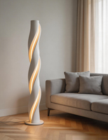 Lampe sur pied LED moderne torsadée, base E26, abat-jour beige en PETG, lumière blanche froide, hauteur réglable, commande tactile, design minimaliste, salon