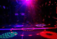 Santu New Small Whirlwind 4 en 1, projecteur LED à tête mobile, pleine couleur, activé par le son/contrôle DMX512 pour bar, karaoké