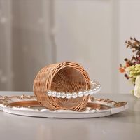 Panier de rangement artisanal en rotin tressé certifié pour demoiselle d'honneur, avec poignée en perles, couleur et logo personnalisables, pour décorations de mariage et de maison (GP)