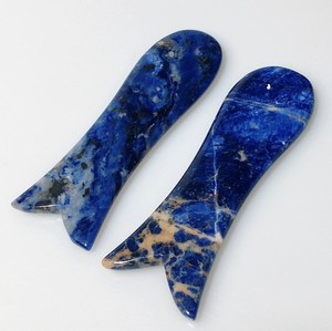 Gua sha-piedra <span class=keywords><strong>sodalita</strong></span> para masaje, Varios peces en forma de pez personalizados, fabricante Guagdong, 2020 - Product Image 1