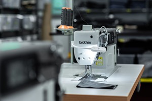 Máquina de Coser Computarizada de Alta Resistencia Brother NEXIO <span class=keywords><strong>Serie</strong></span> UF-8900 de Accionamiento Directo y Alimentación Unísona para Materiales Gruesos - Product Image 5
