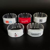 Bracelet lumineux LED personnalisé avec logo, 15 couleurs LED, 10 zones, couverture de 1000 m, télécommande, bracelet lumineux pour concert, fête, promotion