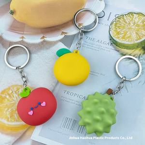 3D ที่สร้างสรรค์พวงกุญแจพีวีซีรูปการ์ตูนผลไม้คลับน่ารักจี้เหล็กโลหะน้ำหนักเบาอุปกรณ์เสริมที่มีสตรอเบอร์รี่ทุเรียนพลาสติก3D - Product Image 4