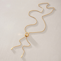 Collana Regolabile con Ciondolo Quadrato in Acciaio Inossidabile Placcato Oro 18K e Strass Bianchi, Design Originale J&D