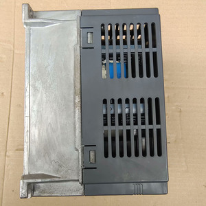 อินเวอร์เตอร์ควบคุมความถี่มอเตอร์ดีซี Mitsubishi รุ่น FR-E740-0.75K-CHT - Product Image 3