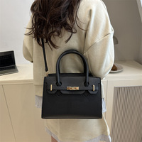 Nouveau Sac à Main Femme Tendance 2025 Polyvalent Sophistiqué Platine Simplicité Urbaine Mode Décontractée Grande Capacité Fermeture Éclair PU
