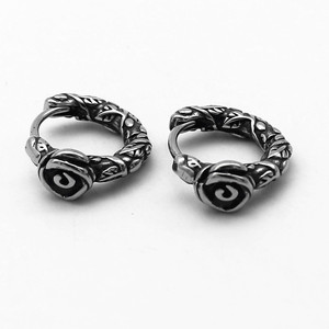 Pendientes con clip de rosa negra retro de yunnique, pendientes de media pinza de acero de titanio para mujer, regalo unisex, joyería, accesorios de moda - Product Image 1