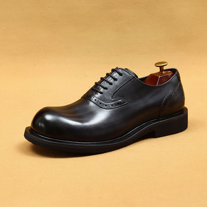 Chaussures habillées pour hommes de style britannique, chaussures Oxford en cuir vintage légères, fabriquées en cuir de vachette, parfaites pour les mariages - Product Image 2