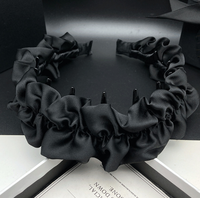 Schwarzes Satin-Haarband für Damen – Rutschfestes, hochwertiges Haarband mit Zähnen und Blumenmuster für Valentinstag und Abschlussfeier