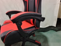 Grandes et hautes chaises de jeu sur ordinateur en cuir noir et rouge