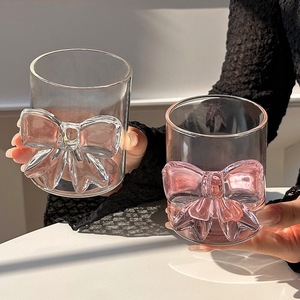 Copo de Vidro Rosa com Laço Fofo 11oz Transparente para Água, Café e Coquetéis – Atacado, Ideal para Presente de Casamento, Noivado e Festas para Mulheres - Product Image 3