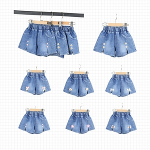 Yiwuyiyuan Pantalones cortos de mezclilla informales para niños con cintura elástica Bordado floral Bebé niña Tela de punto Diseño de patrón floral - Product Image 1