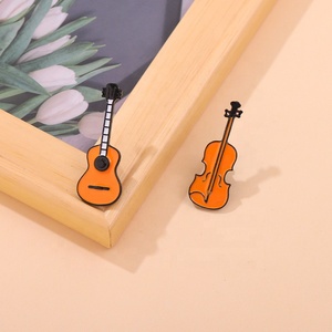 Commerce extérieur Offre Spéciale violon créatif guitare électrique design de modélisation de personnalité bande dessinée <span class=keywords><strong>broche</strong></span> bijoux polyvalente - Product Image 3