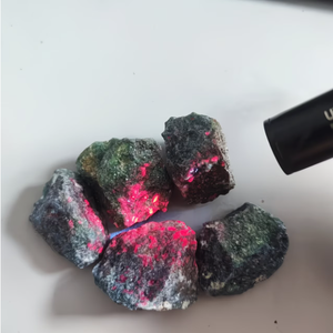 Rubino Naturale in Cianite, Cristallo Grezzo, Raro Esemplare Minerale, Rubino Grezzo per <span class=keywords><strong>Guarigione</strong></span> Reiki, <span class=keywords><strong>Meditazione</strong></span> <span class=keywords><strong>e</strong></span> Intaglio di Gemme - Product Image 3