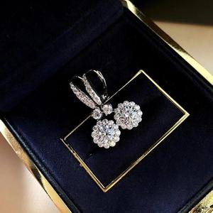 Orecchini E3604 in Oro Bianco con Diamanti Taglio Brillante Rotondo Colore D Certificati GIA Gioielli Classici da Donna per Matrimonio - Product Image 4