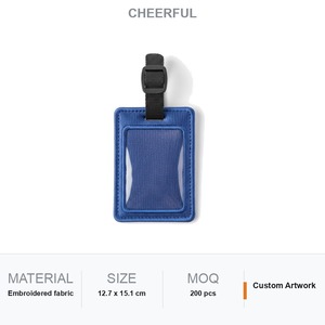 Étiquette de bagage brodée personnalisée en tissu avec fenêtre transparente pour l'adresse et sangle réglable – Idéale pour les voyages et comme cadeau - Product Image 1