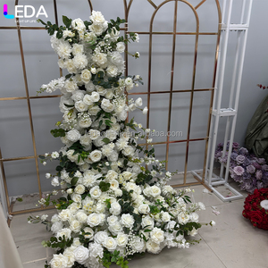 Decoración para Eventos LEDA, Camino de Mesa Personalizado con Flores Blancas, Camino de Mesa con Rosas, Flores Largas Colgantes para Bodas - Product Image 3