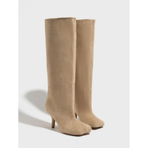 รองเท้าบูทหนังกลับสูงถึงเข่าของผู้หญิงที่มีขากว้างและแขนสี่เหลี่ยม - Product Image 6