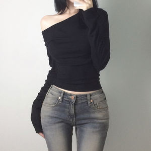 Top Negro de Manga Larga con un Hombro Descubierto Estilo Europeo Americano para Mujer, Diseño con Botones en la Parte Delantera y Abertura Lateral, Camiseta Ajustada - Product Image 3