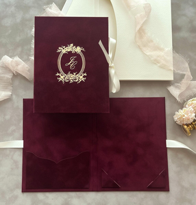 Porte-documents en velours beige avec monogramme personnalisé estampé à chaud, pour invitations de mariage, cartes VIP, certificats professionnels en suède, Noël - Product Image 6