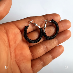 Pendiente de aro de macramé de hilo de Color negro, joyería femenina, conjunto circular de latón, pendiente de aro de macramé de estilo bohemio - Product Image 1