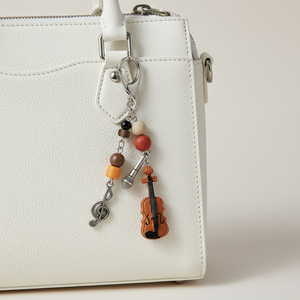 هدايا ترويجية: حلقات مفاتيح على شكل ميكروفون وكمان، زينة معدنية للهواتف والحقائب، سلاسل مفاتيح موسيقية - Product Image 1