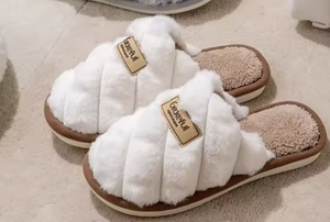 Jolies pantoufles d'hiver pour femmes, chaudes, en peluche, style patte de chat, mignonnes, pour la maison, la chambre à coucher, semelle intérieure en PVC, bout fermé, antidérapantes - Product Image 1