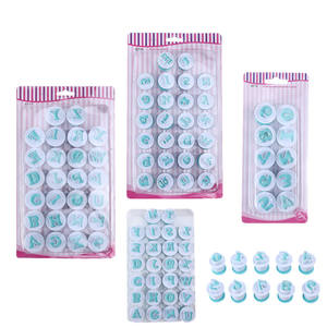 Ensemble de 26 <span class=keywords><strong>emporte</strong></span>-<span class=keywords><strong>pièces</strong></span> en plastique en gros, lettres majuscules (10 <span class=keywords><strong>pièces</strong></span>) et chiffres, moule à biscuits créatif, ensemble de tampons à fondant, outils pour gâteaux et biscuits - Product Image 1