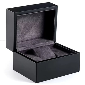 Caja de exhibición de reloj de madera negra con logotipo personalizado de lujo para presentar relojes como una elegante caja de regalo - Product Image 1
