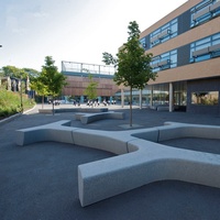Bancs de patio extérieurs modernes en fibre de verre en forme de Y, durables, pour hôtels, villas, centres commerciaux et parcs, capacité 4 places