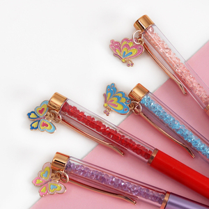 O & Q Metal Butterfly Pendant ECO Bolígrafo de plástico con tinta azul y negra de 0,7mm con arena de cristal de diamante - Product Image 2