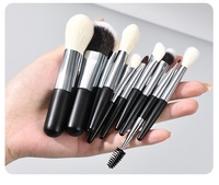 Mini ensemble de 10 pinceaux de maquillage portables à manche court en poils naturels et manche en bois pour fard à paupières et anticernes – Idéal pour les voyages